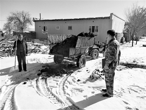 新疆昌吉州社：雪中送炭 解“燃煤”之急